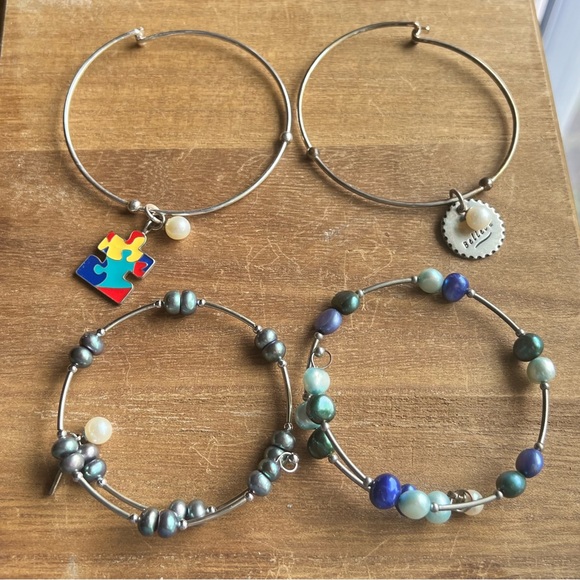 Vantel Pearl Bracelets - Picture 2 of 6